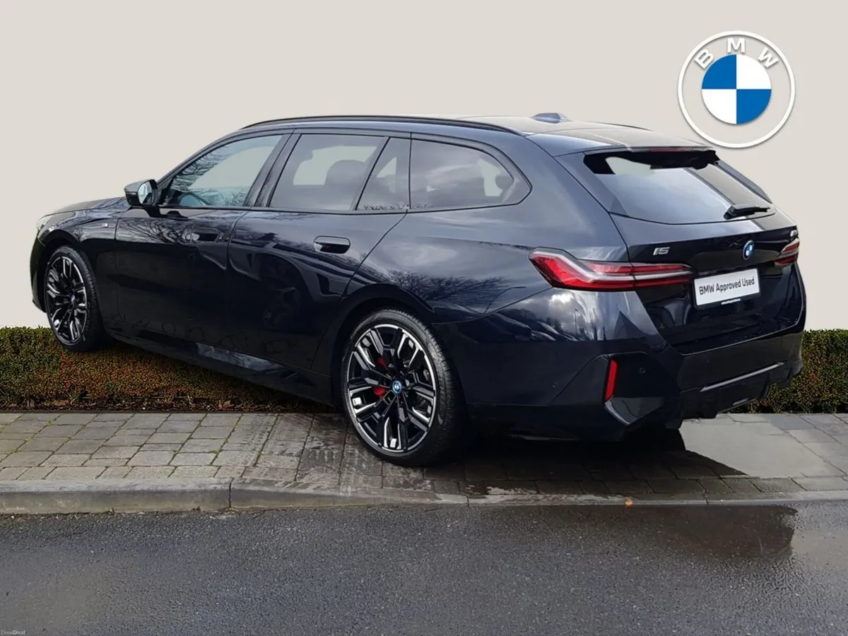 BMW i5 i5 M60 xDrive Touring - Image 2