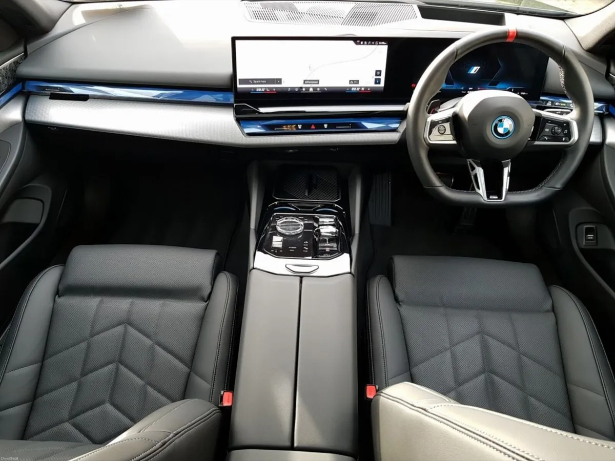 BMW i5 i5 M60 xDrive Touring - Image 4