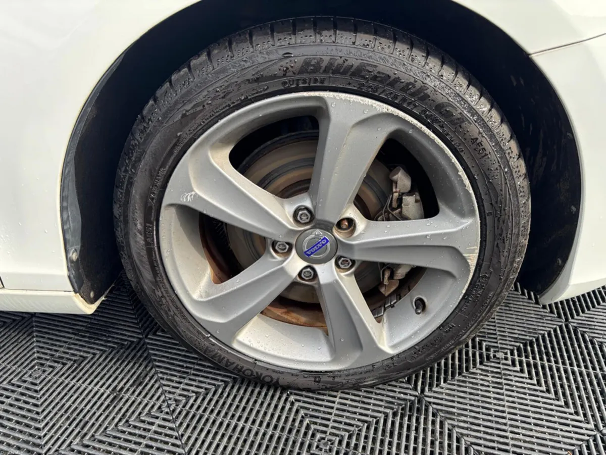 Volvo V40 Volvo V40 T4  1.6 petrol auto - Image 3