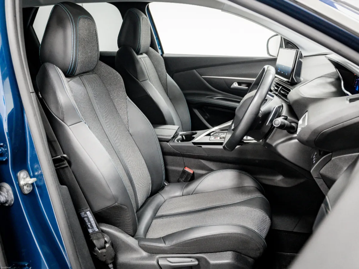 Peugeot 3008 Allure 1.6 Petrol PHEV Auto 225HP - Image 3