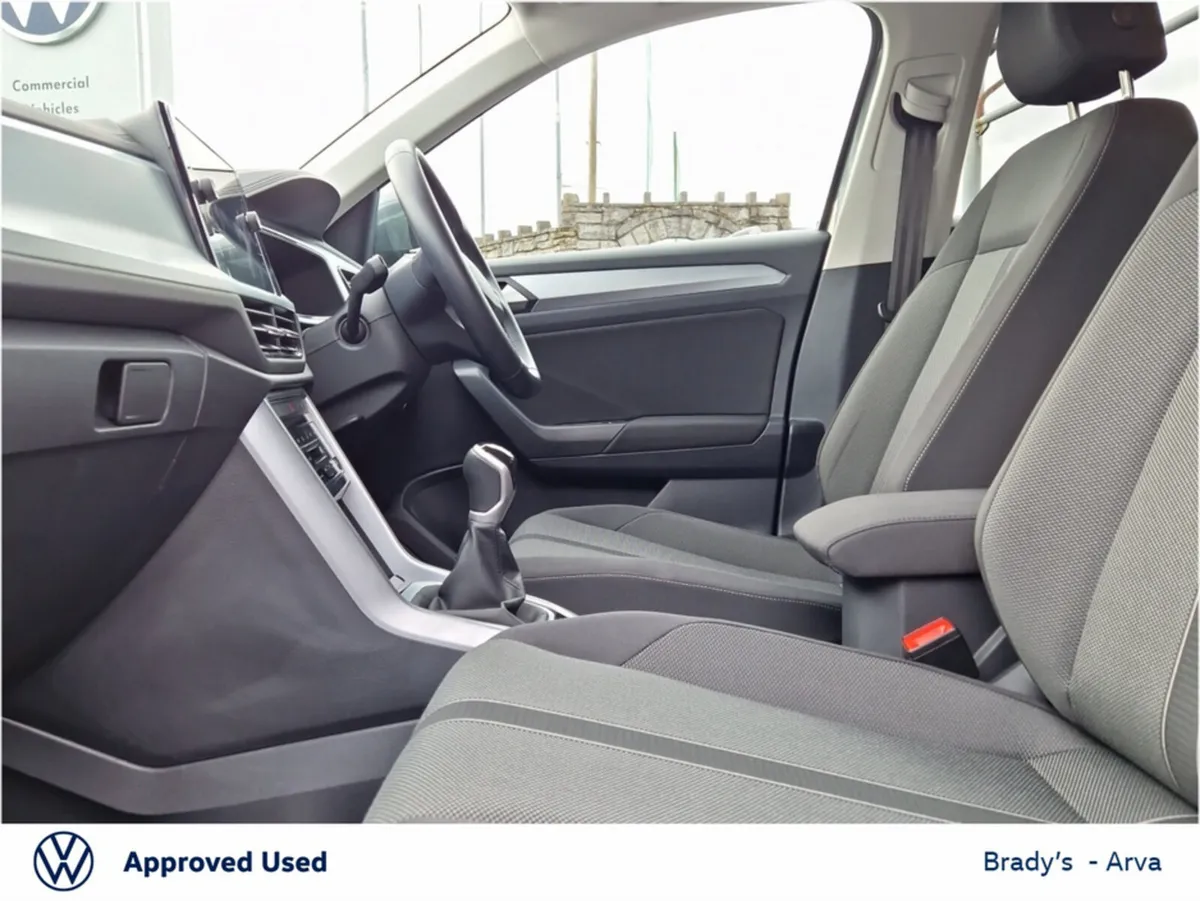 Volkswagen T-Roc LIFE 2.0 TDI MANUAL 6SPEED FWD 11 - Image 4