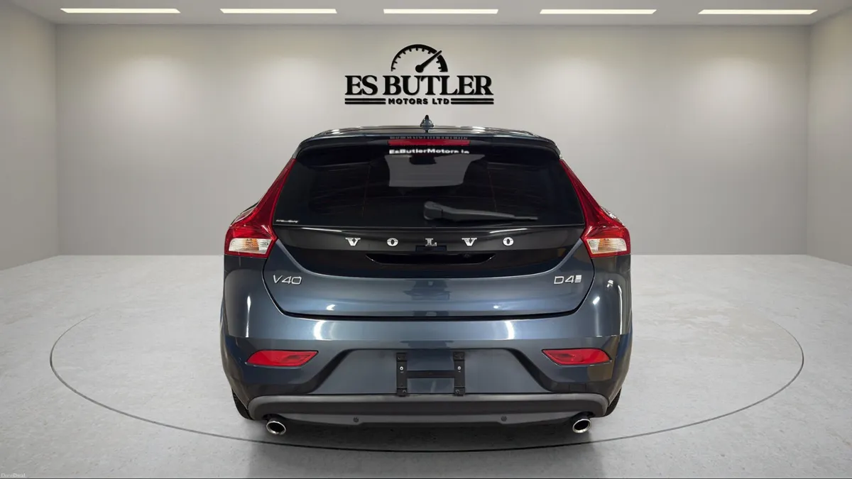 2017 Volvo V40 2.0L DIESEL AUTO INSCRIPTION MODEL - Image 4