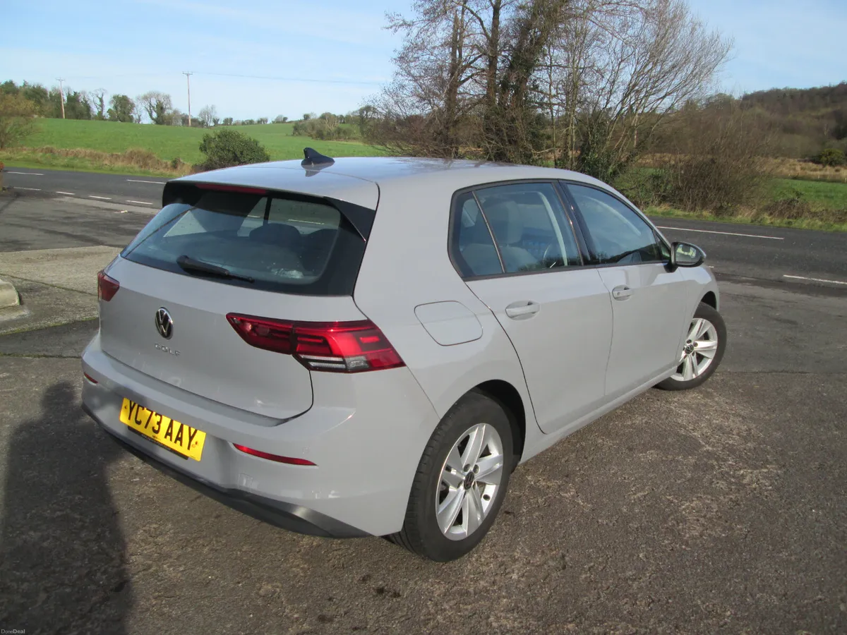 2023  V`W  GOLF  PETROL  1.5  TSI  LIFE  5DR - Image 4