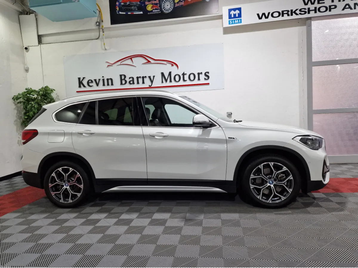 BMW X1 25E X-LINE (PLUG IN HYBRID) X-DRIVE AUTOMAT - Image 4