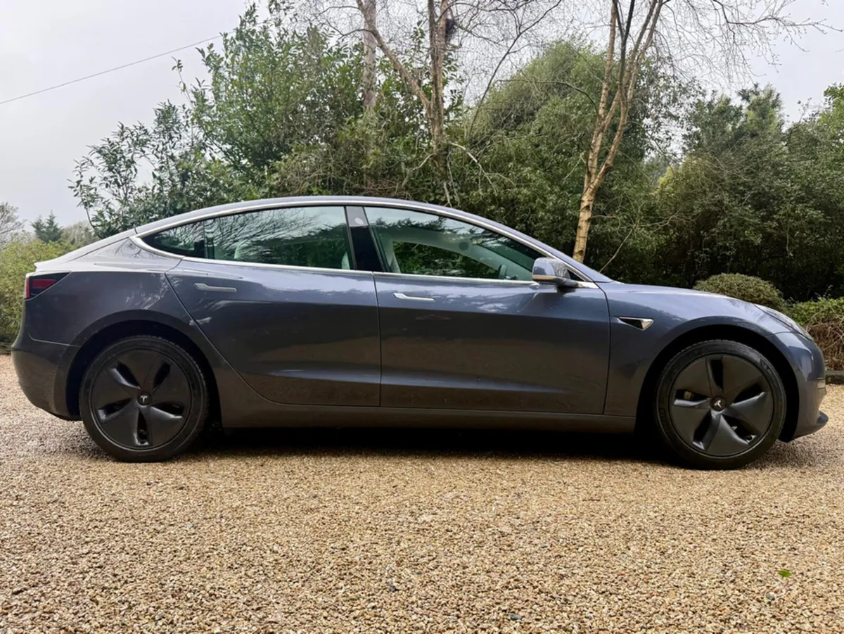 Tesla Model 3 LONG RANGE ALL WHEEL DRIVE DUAL MOTO - Image 4