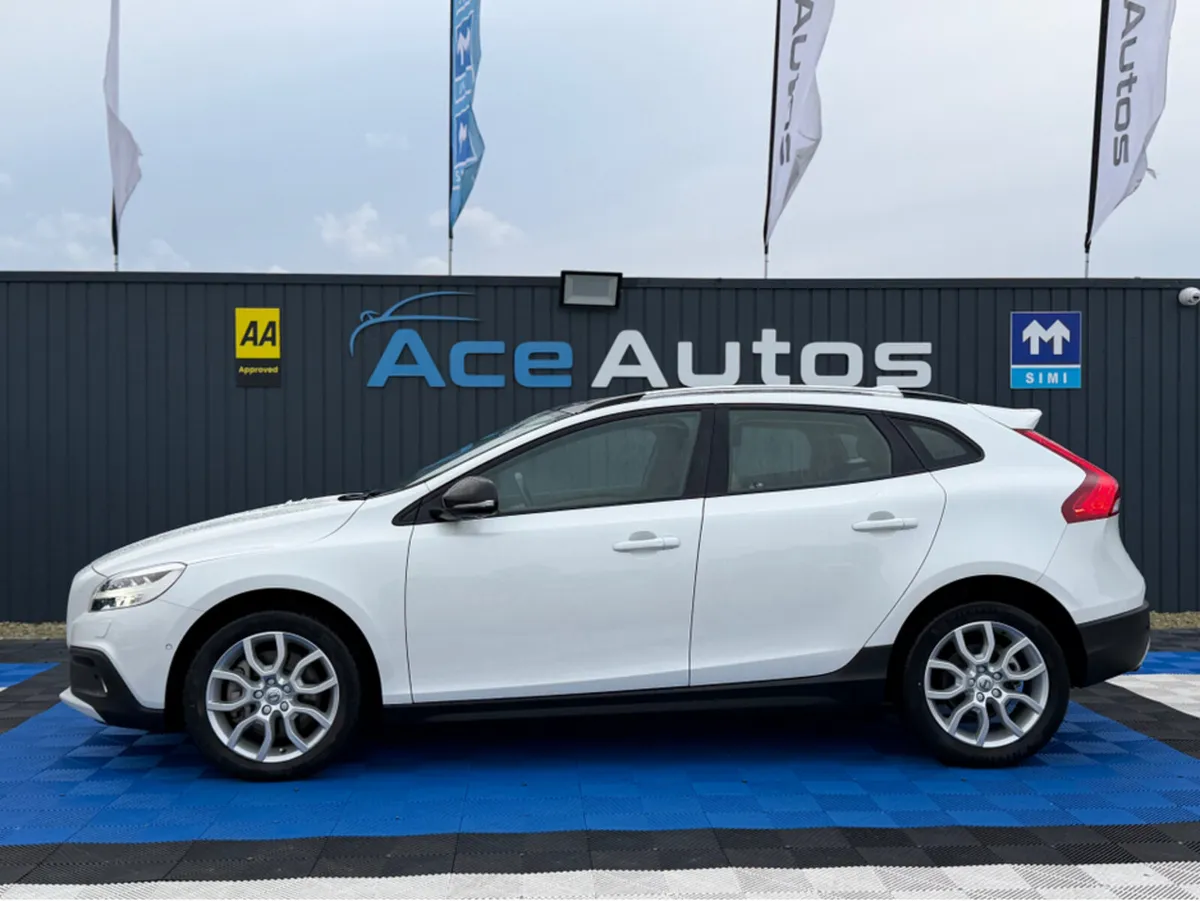 Volvo V40 CROSSCOUNTRY 4WD - 2.0L DIESEL - AUTO - - Image 4