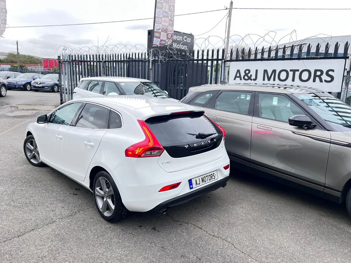 13 VOLVO V40 AUTOMATIC LOW KLM - Image 4