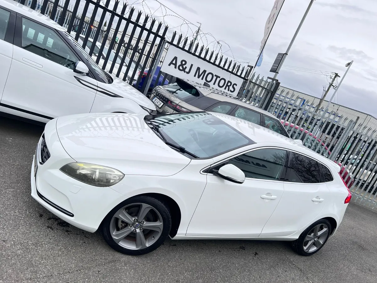 13 VOLVO V40 AUTOMATIC LOW KLM - Image 2