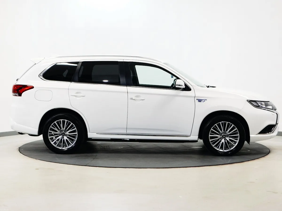 *17* 2021 Mitsubishi Outlander 2.4 dynamics phev - Image 3