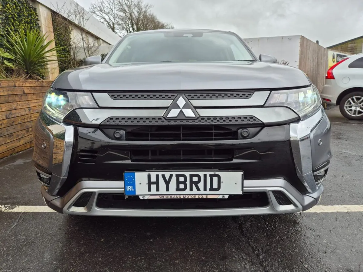 Mitsubishi Outlander 2.4 PHEV / INTENSE SAFETY PAC - Image 4
