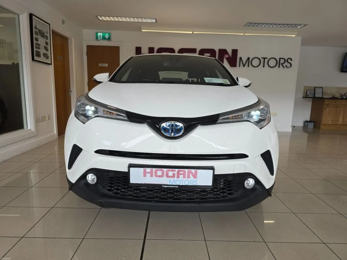 Toyota C-HR Hybrid Icon Automatic - Image 2