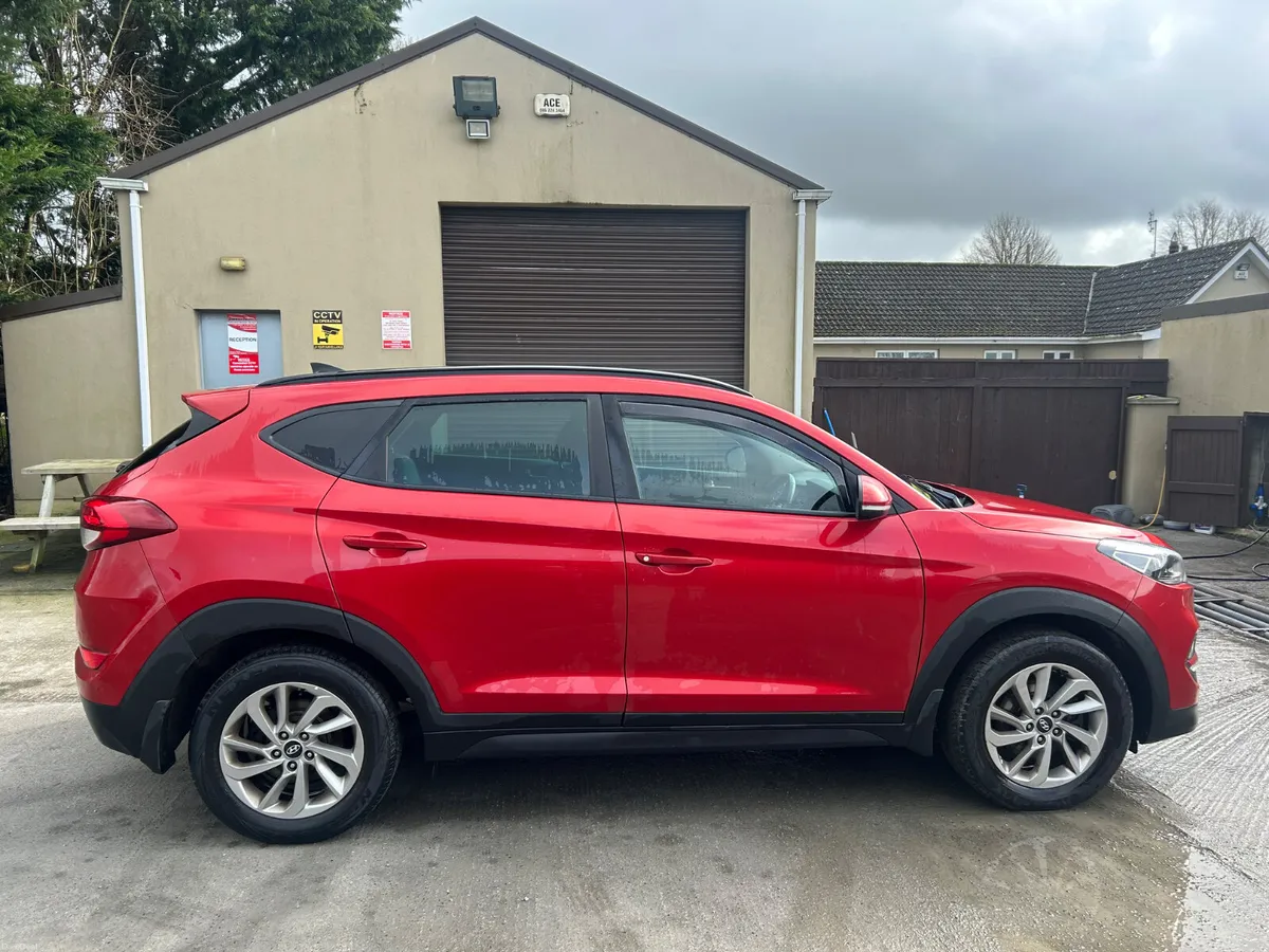 Hyundai Tucson 2016, black leather , SH - Image 2