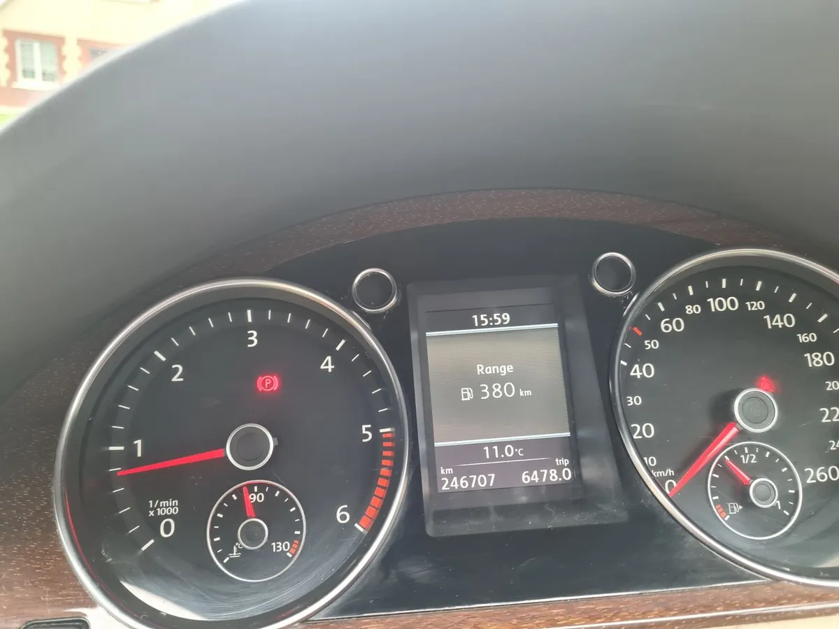 Volkswagen Passat 2014 - Image 2