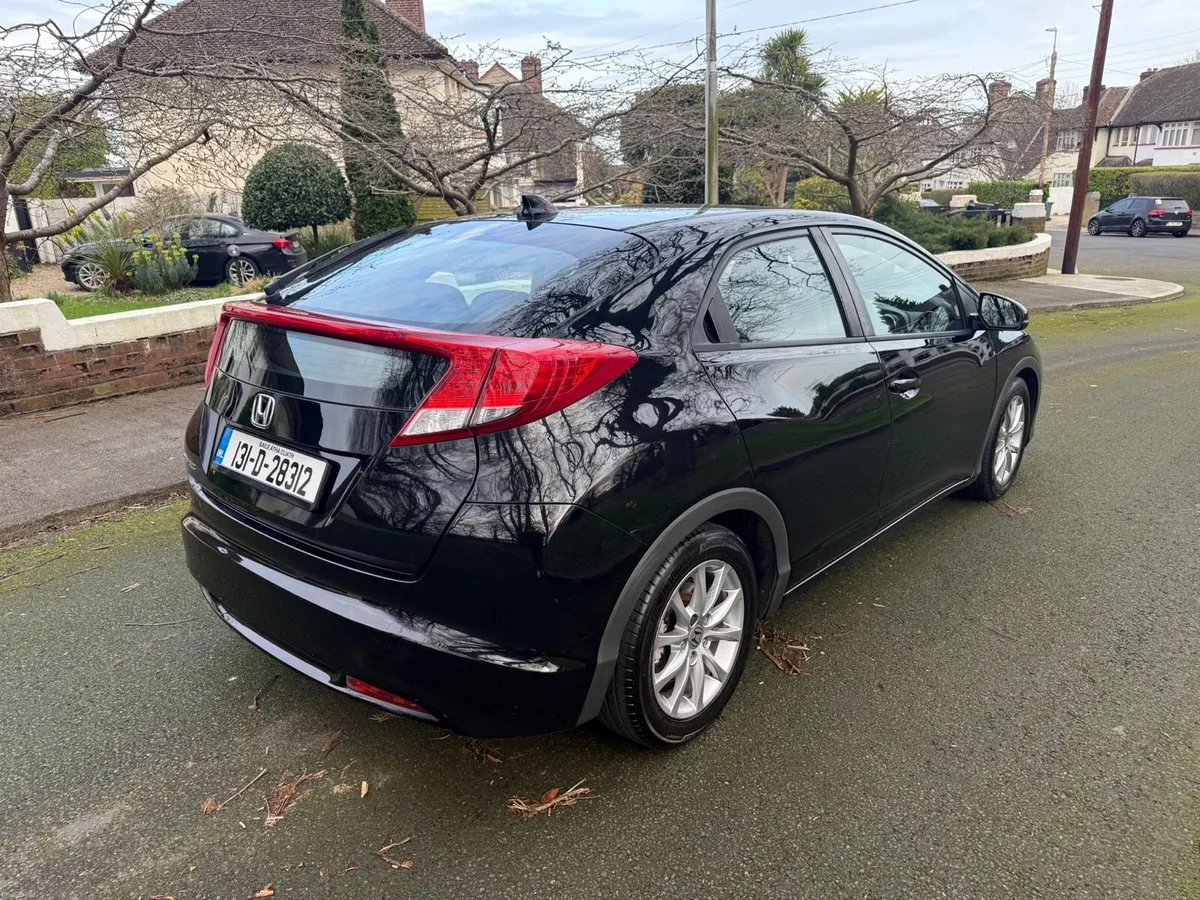 2013 Honda Civic  LOW MILEAGE - Image 4