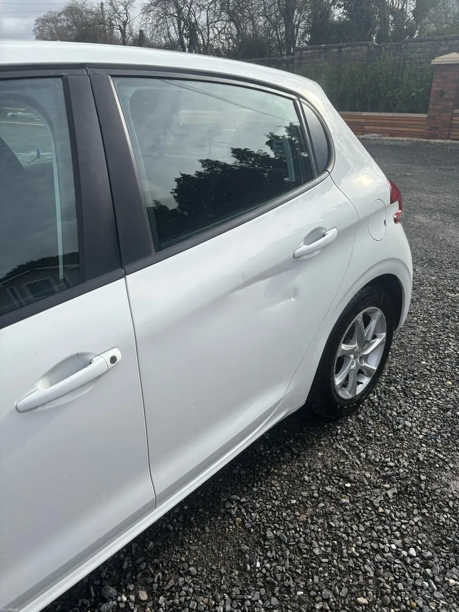 2017 Peugeot 208 - Image 4