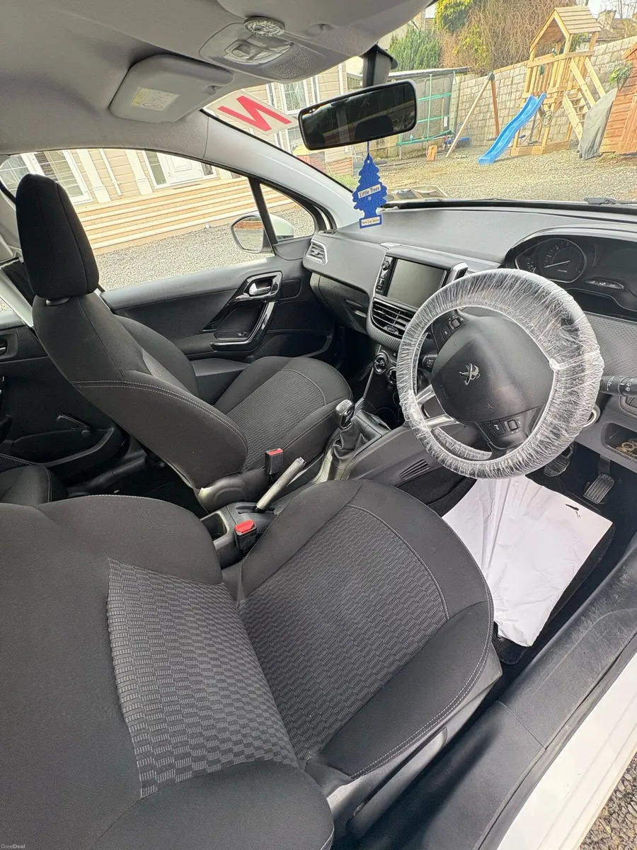 2017 Peugeot 208 - Image 2