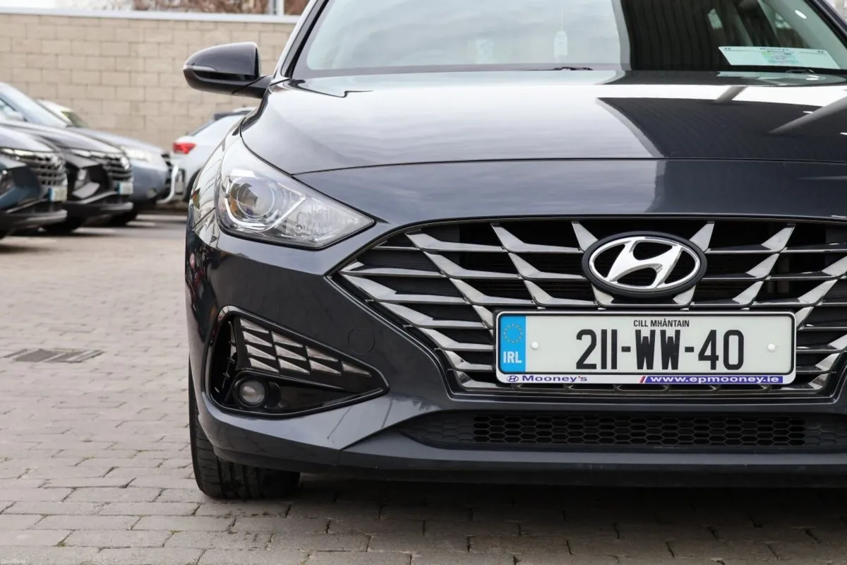 Hyundai i30 Petrol Deluxe Turbo - Image 4
