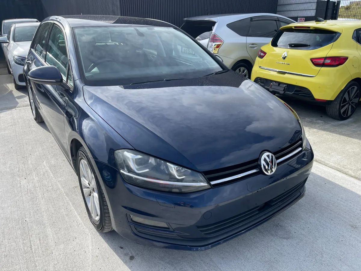 152 Volkswagen Golf 1.2 TSI Automatic 5dr Model - Image 2