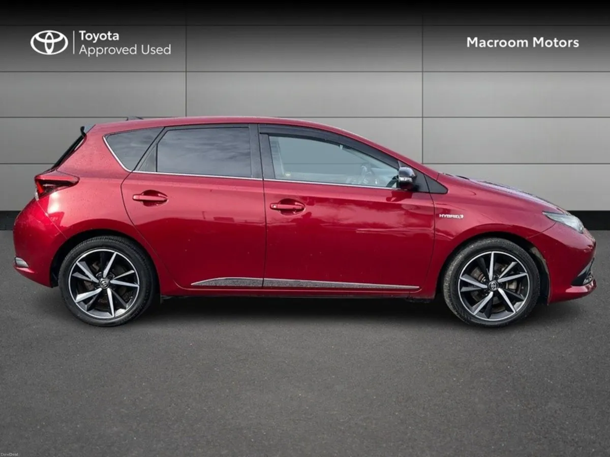 Toyota Auris EASTER SALE!! AURIS HYBRID LUNA SPORT - Image 3