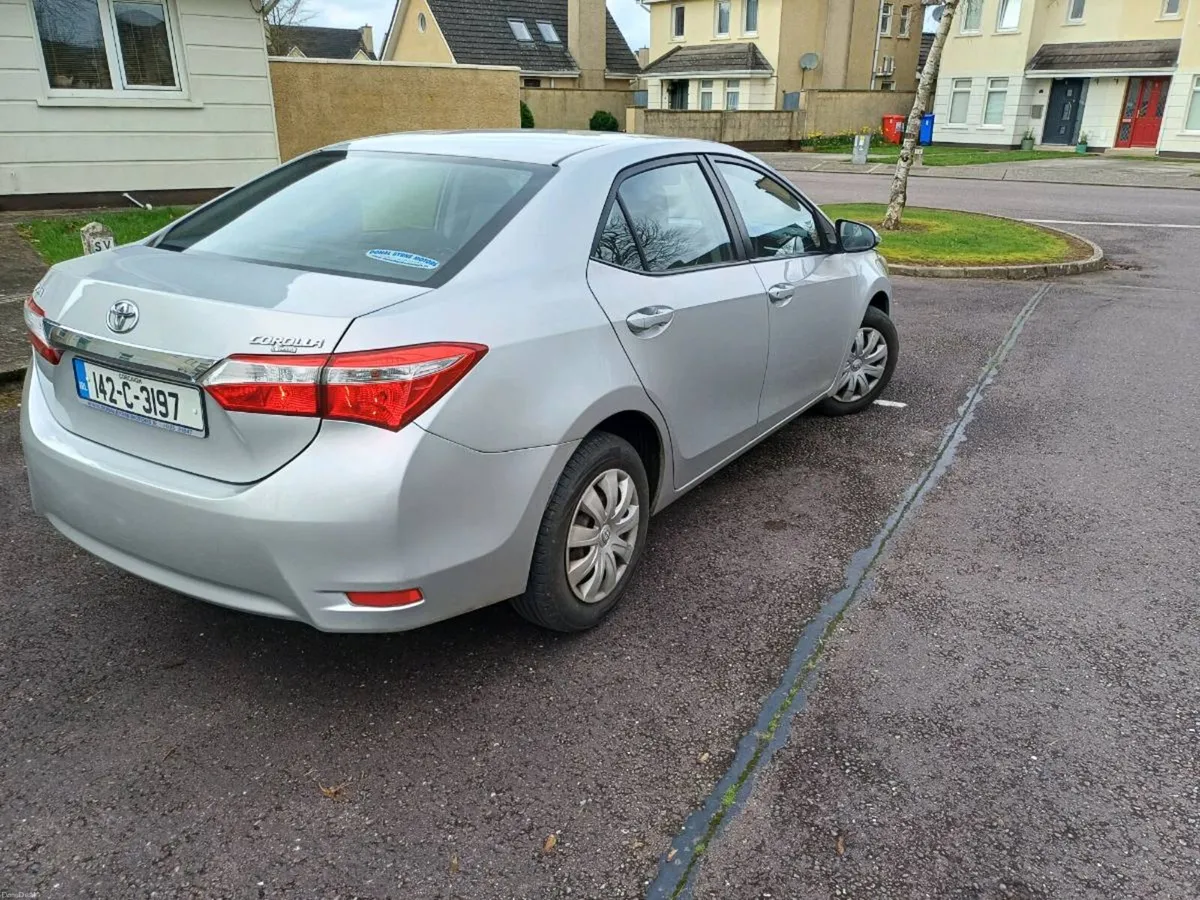 Toyota corolla - Image 3