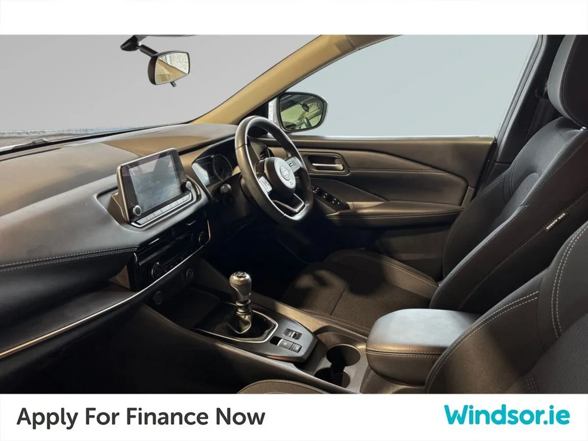 Nissan Qashqai 1.3 PET MILD HYBRID SV - Image 4