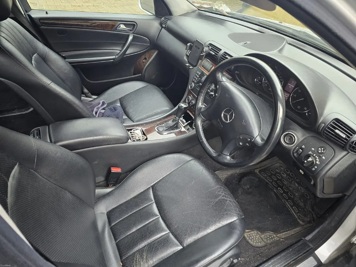 Mercedes-Benz C-Class 2005 - Image 3