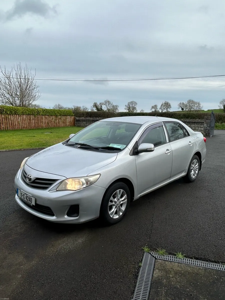 TOYOTA COROLLA !!NEW NCT!!LOW MILES!! - Image 3