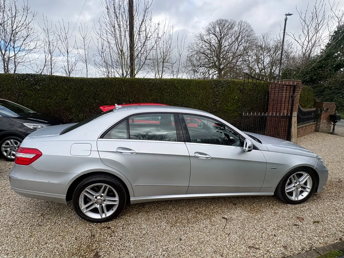 Mercedes-Benz E-Class 2010 - Image 3