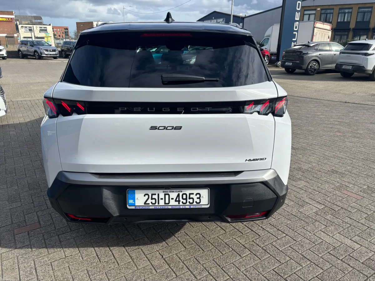 Peugeot 5008 GT hybrid - Image 3