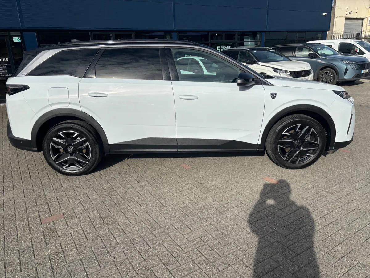 Peugeot 5008 GT hybrid - Image 4