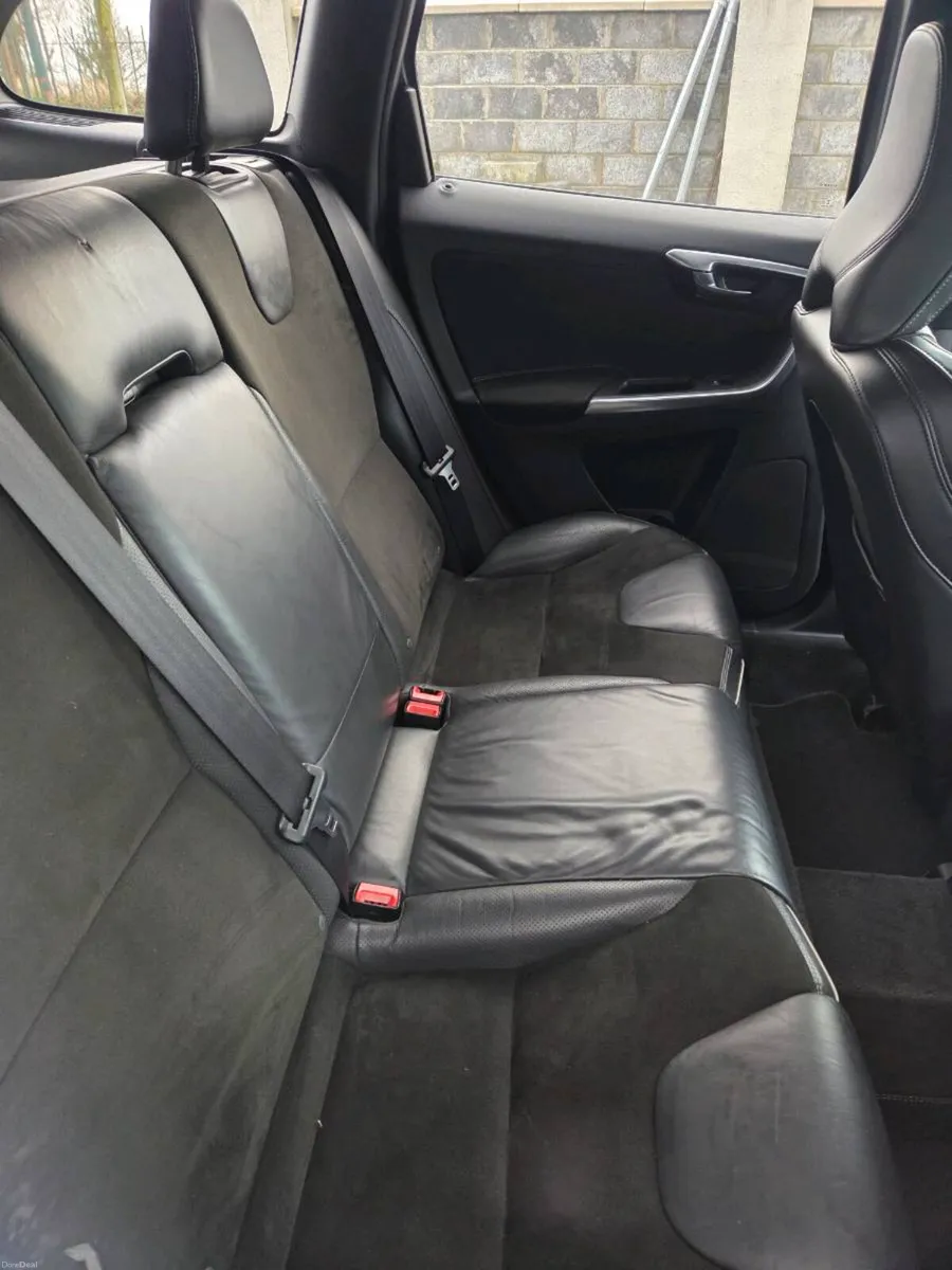 Volvo xc60 R Design - Image 6