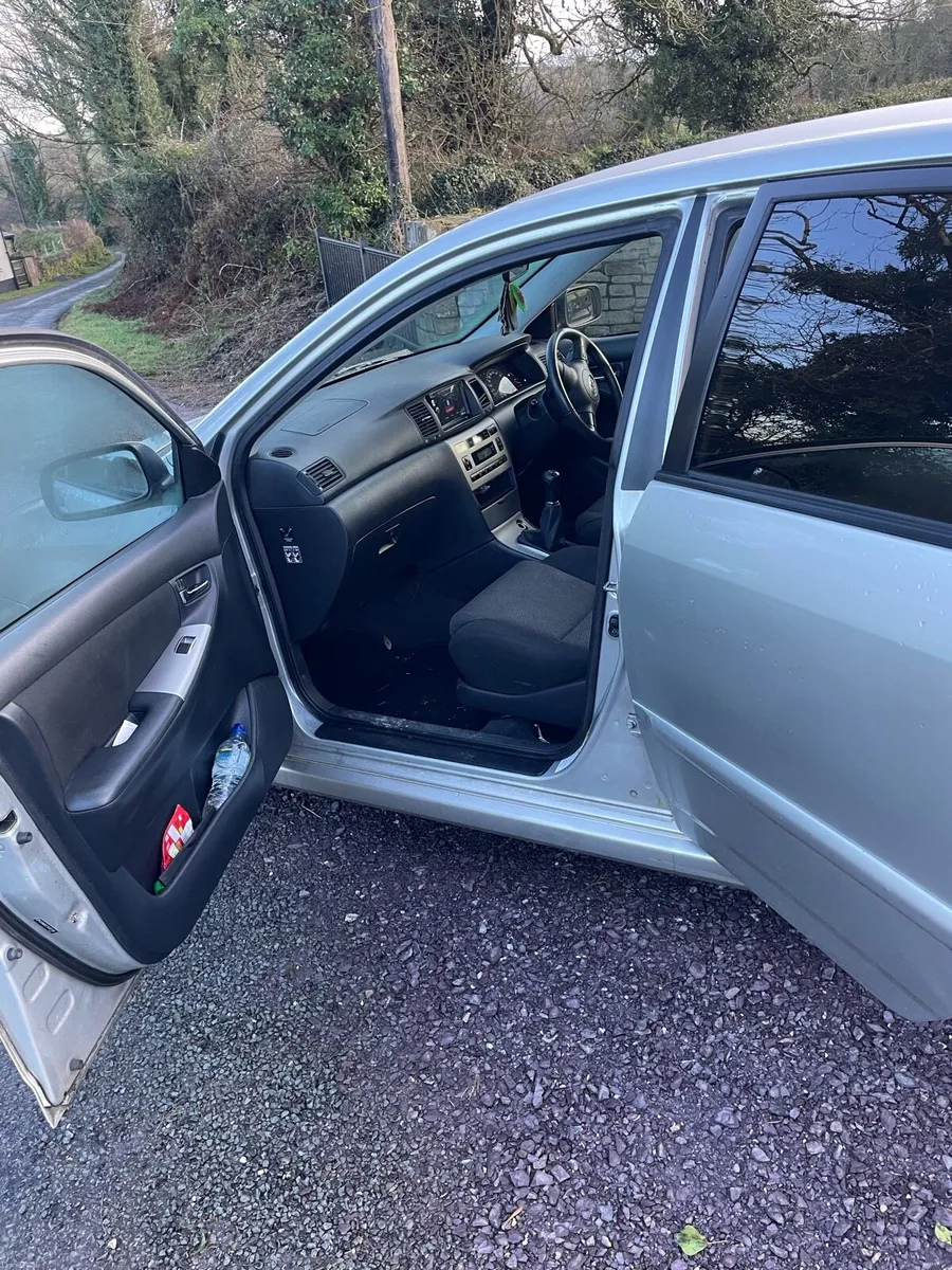 Toyota corolla - Image 2