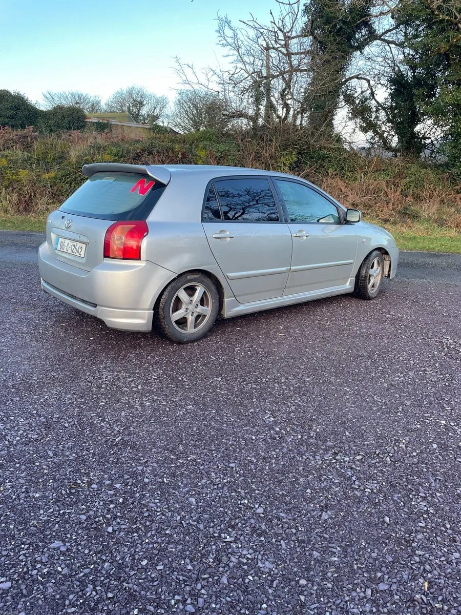 Toyota corolla - Image 4