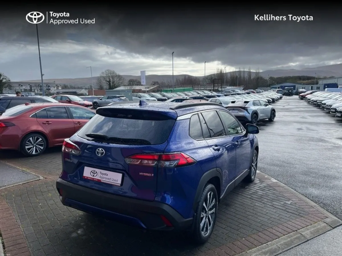 Toyota Corolla Cross HYBRID ELECTRIC SPORT - Image 2