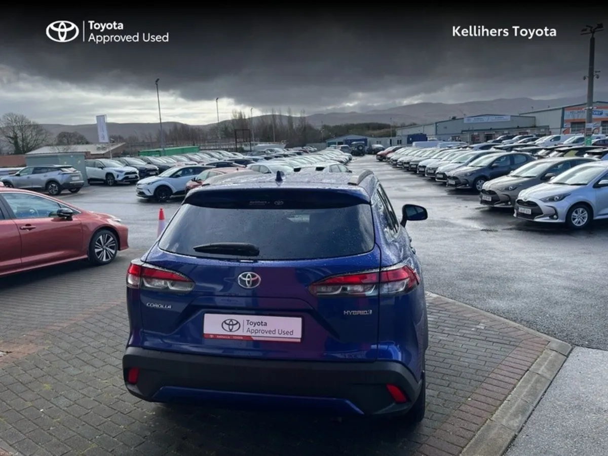 Toyota Corolla Cross HYBRID ELECTRIC SPORT - Image 4