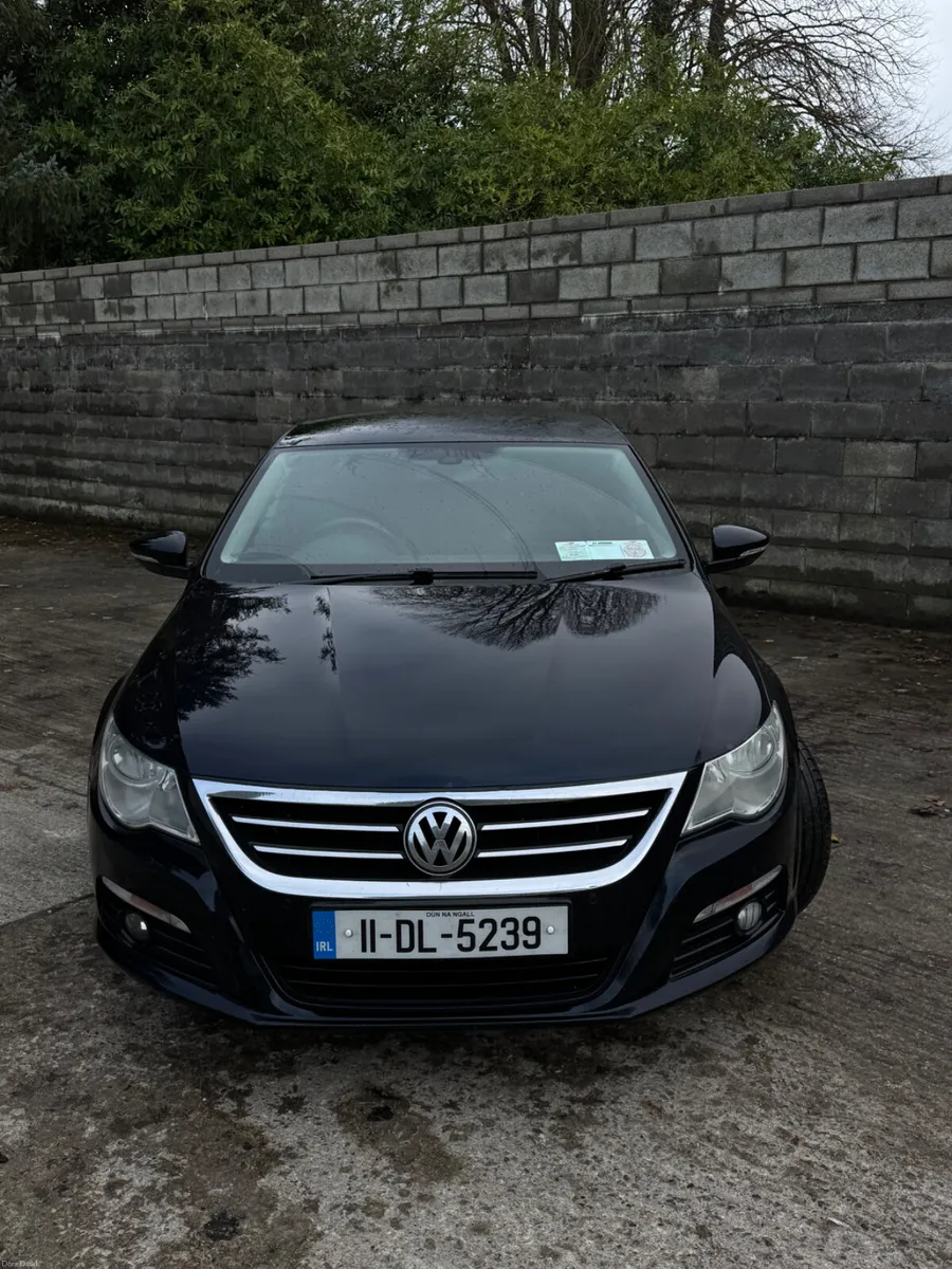 Volkswagen Passat 2011 - Image 2