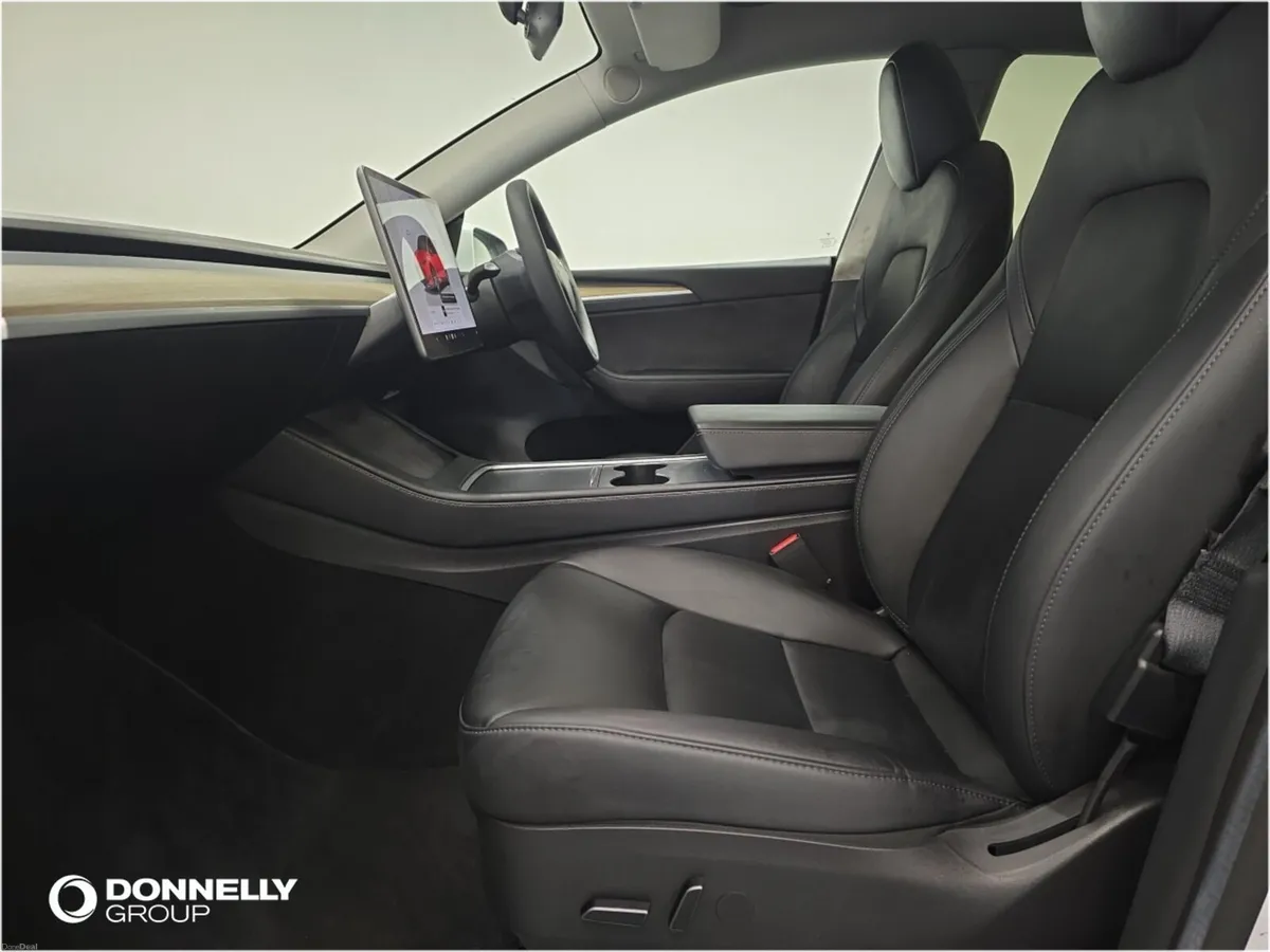 Tesla Model Y Hatchback Long Range - Image 4