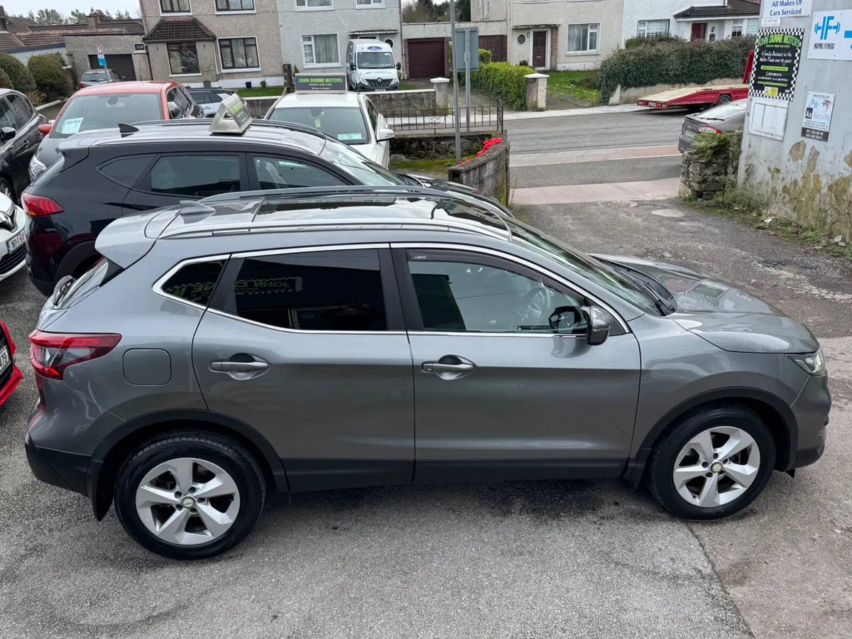 Nissan Qashqai High Spec inc Pan Roof - Image 3