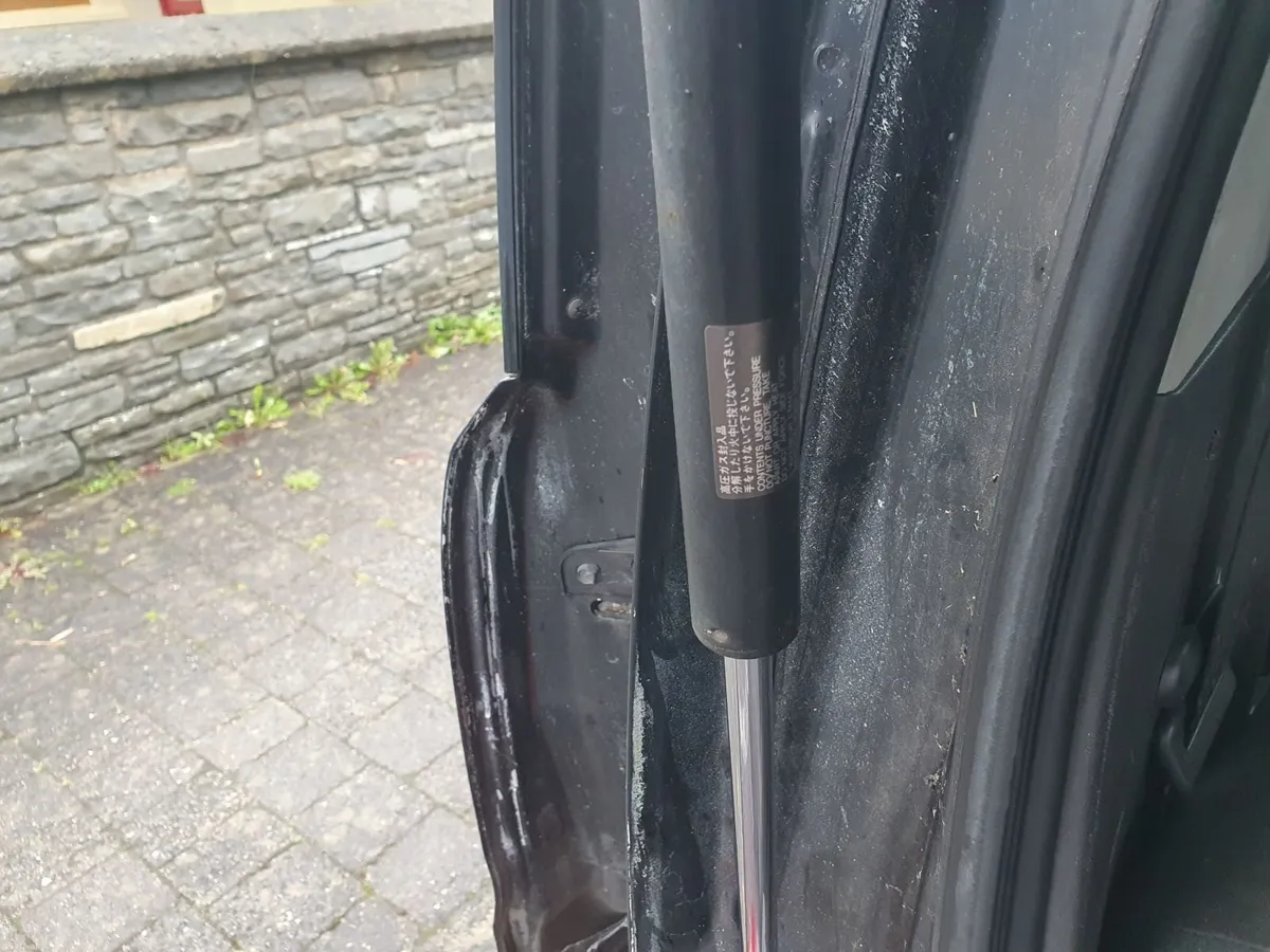 Honda Stepwagon 2005 - Image 2