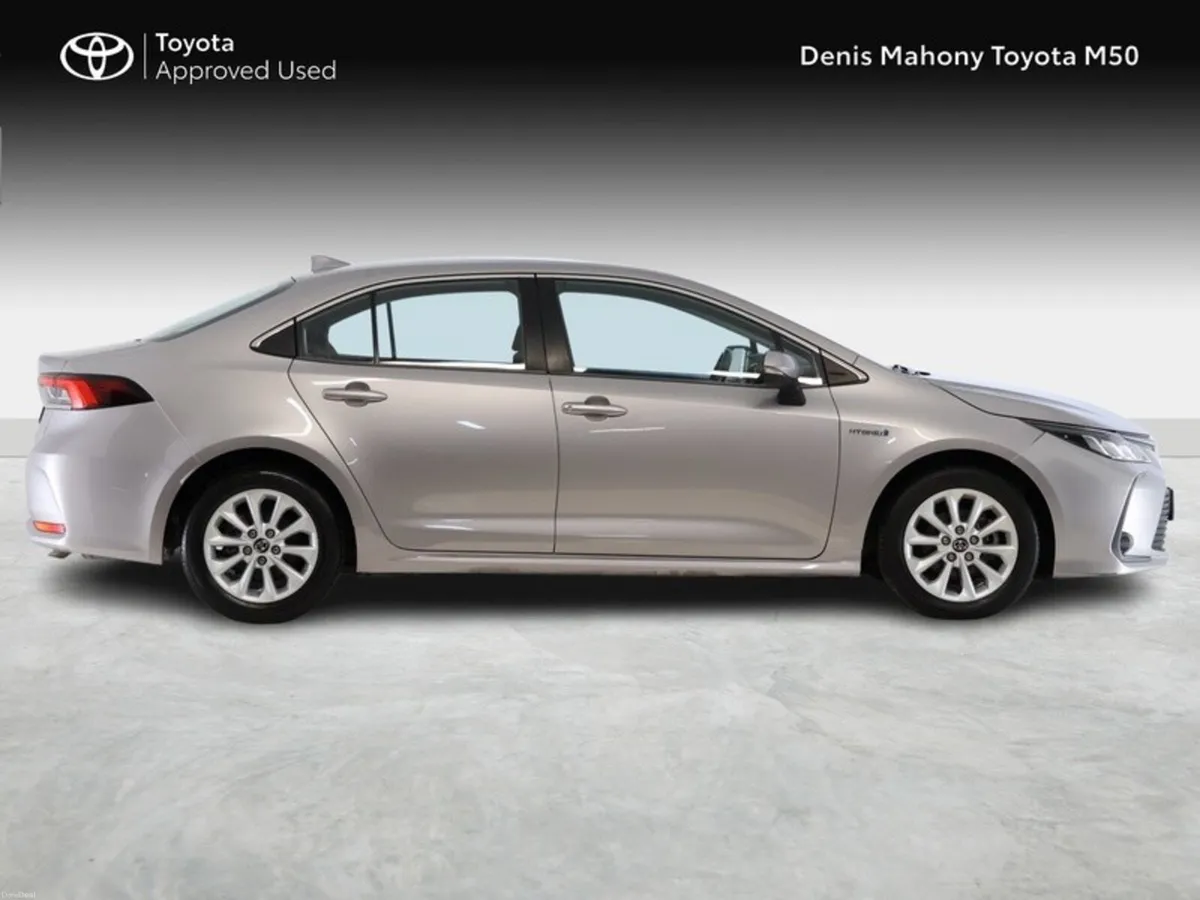 Toyota Corolla Luna Hybrid Saloon - Image 3
