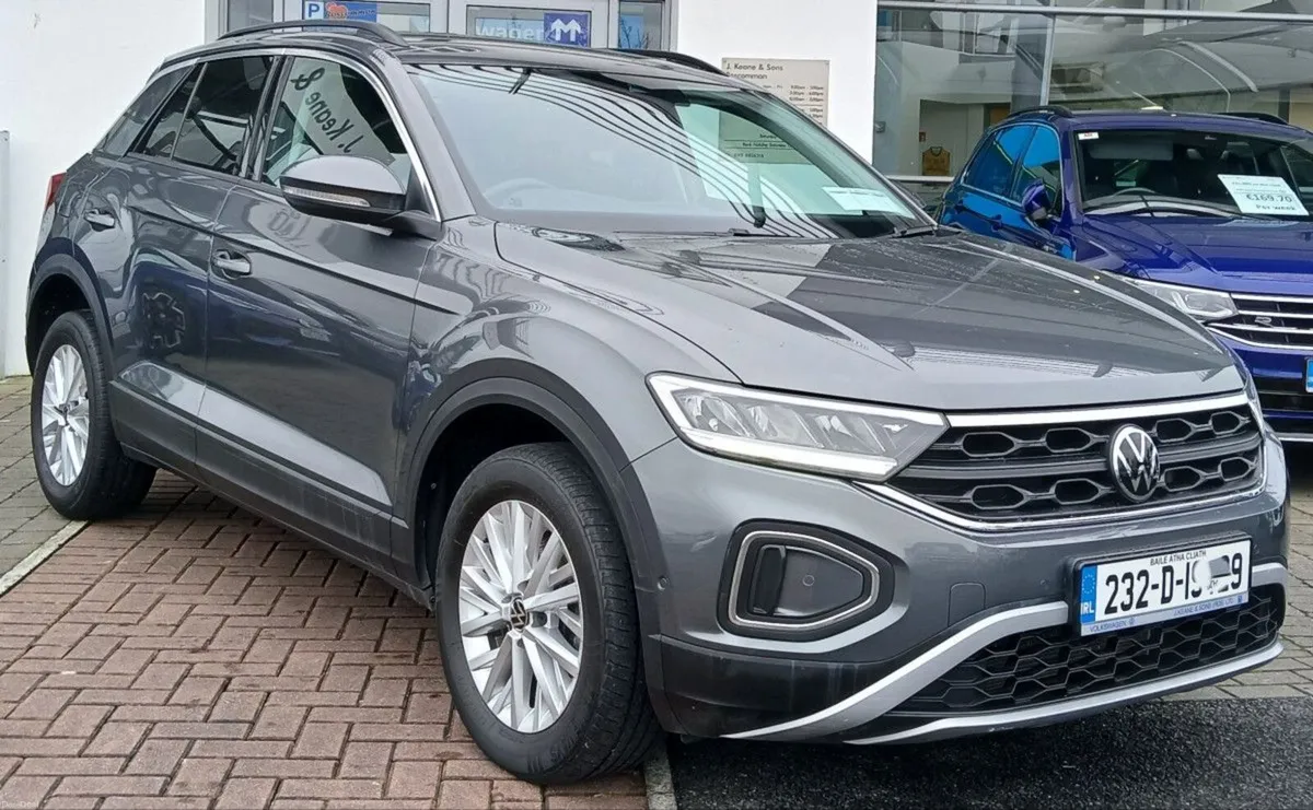 Volkswagen T-Roc Life 2.0 TDI 116HP **REAR VIEW CA - Image 1
