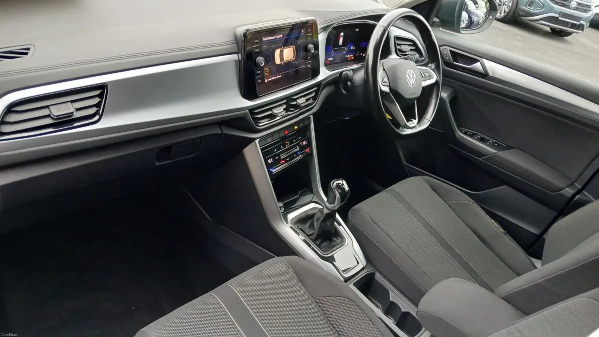 Volkswagen T-Roc Life 2.0 TDI 116HP **REAR VIEW CA - Image 3