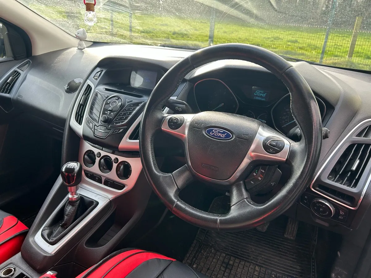 Ford Focus - Image 6