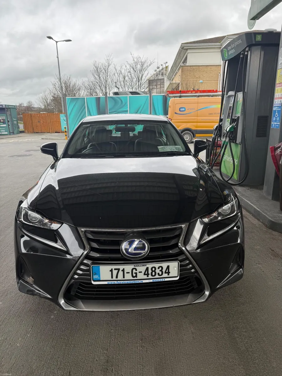 Lexus IS 2017 2.5Hybrid - Image 1