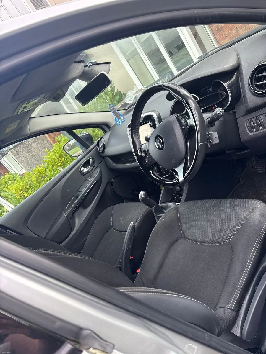 Renault Clio 2017 - Image 2