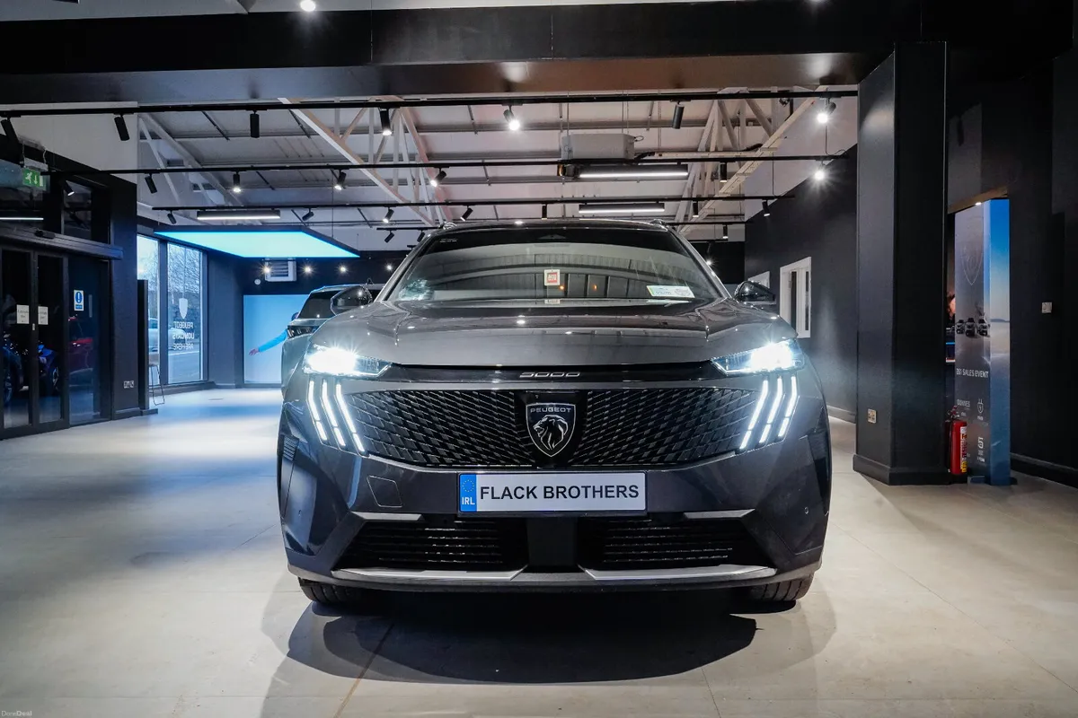 2025 Peugeot 5008 Allure 1.2 MHEV 145bhp E-DCS6 - Image 4