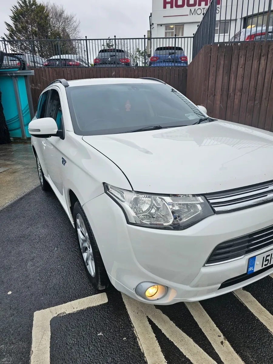 2015 Mitsubishi Outlander - Image 1