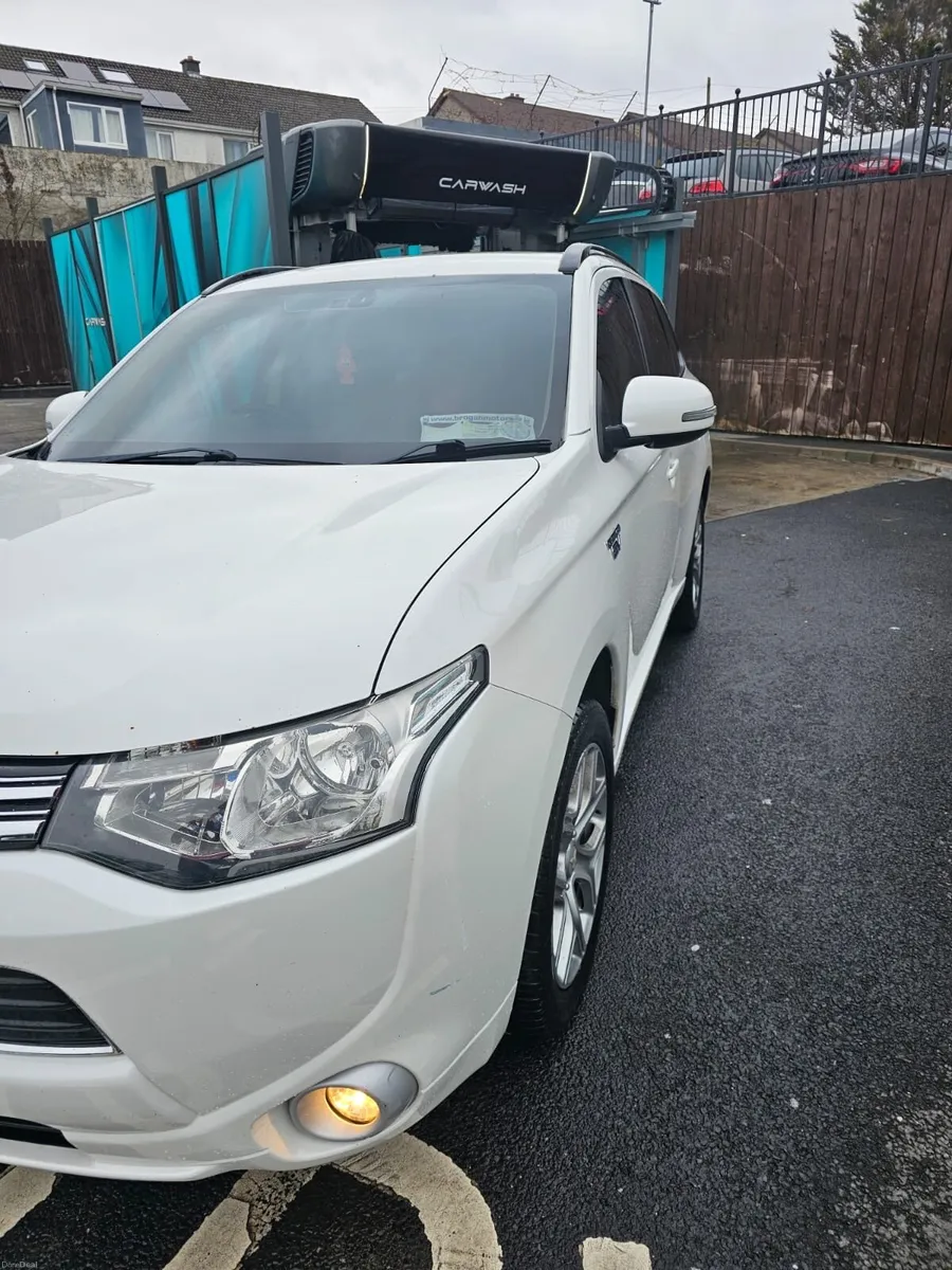 2015 Mitsubishi Outlander - Image 3