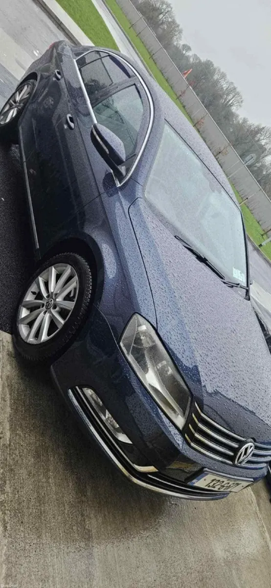Volkswagen Passat 2013 - Image 2