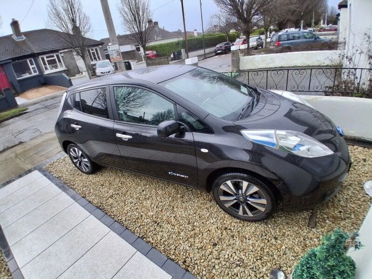 2017 Nissan Leaf - Image 1